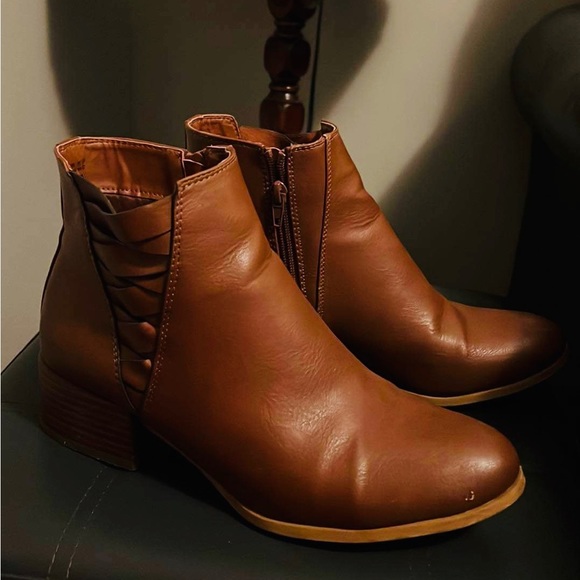 Reason for Selling: Bought a wrong size - Picture 2 of 2